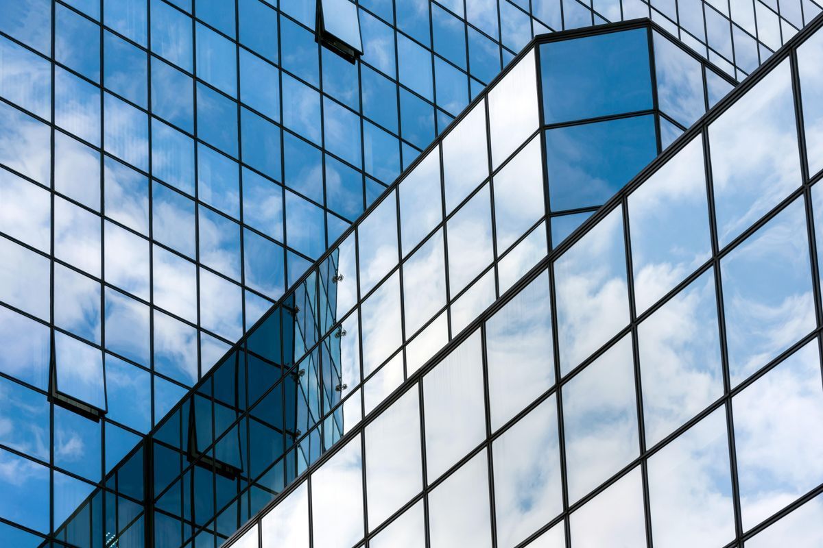 Standardization vs. Customization: Choosing Between Tooling U-SME and HeyLoopy